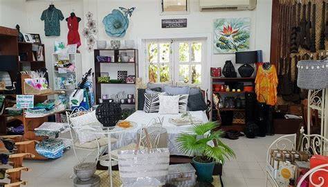 Pacific Jewell Gift Shop & Garden Café